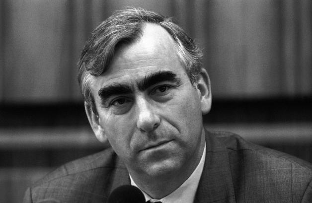 Theo Waigel Augenbrauen – Warum sie jedem auffallen und was dahinter steckt theo waigel augenbrauen